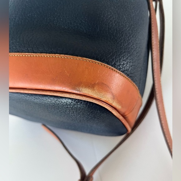 Vintage Dooney & Bourke Navy Blue & Tan Pebbled Leather Drawstring Bucket Bag - Picture 8 of 16
